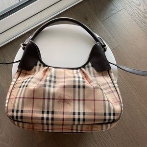 Burberry shoulder bag( Authentic)